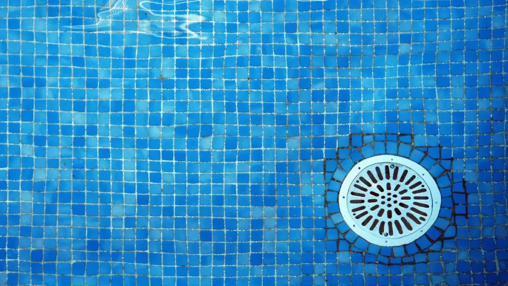Piscina vazando pelo dreno