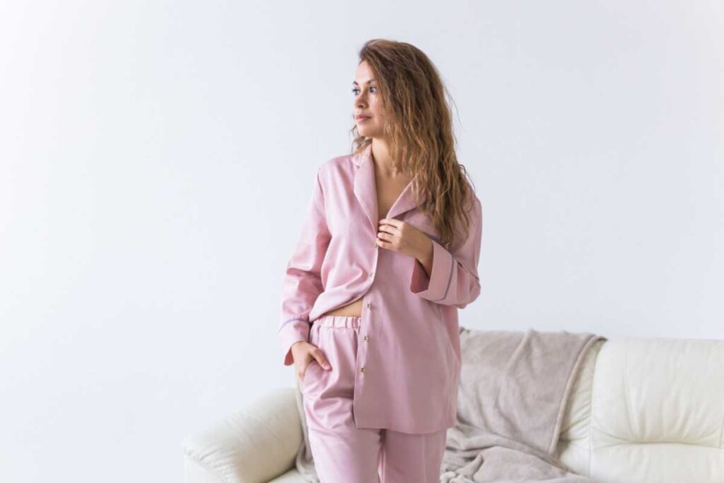 Pijama ou look comfy? A tendência que tirou a roupa de dormir do quarto