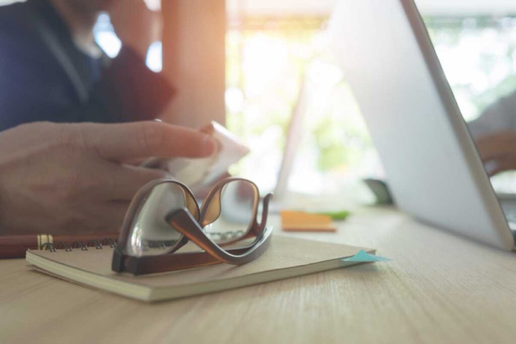 Fluxo de caixa, crédito e regularização: pilares da saúde financeira empresarial Fluxo de caixa, crédito e regularização: pilares da saúde financeira empresarial