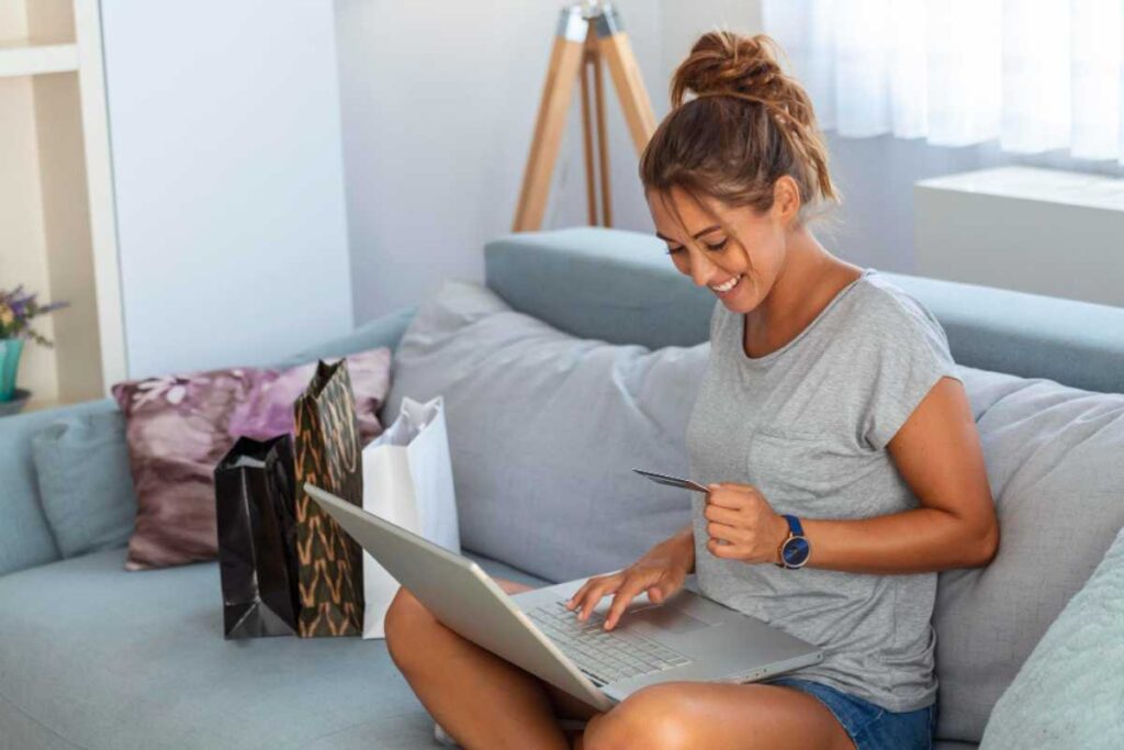 Jornada de compra no ambiente digital: do interesse à conversão Jornada de compra no ambiente digital: do interesse à conversão